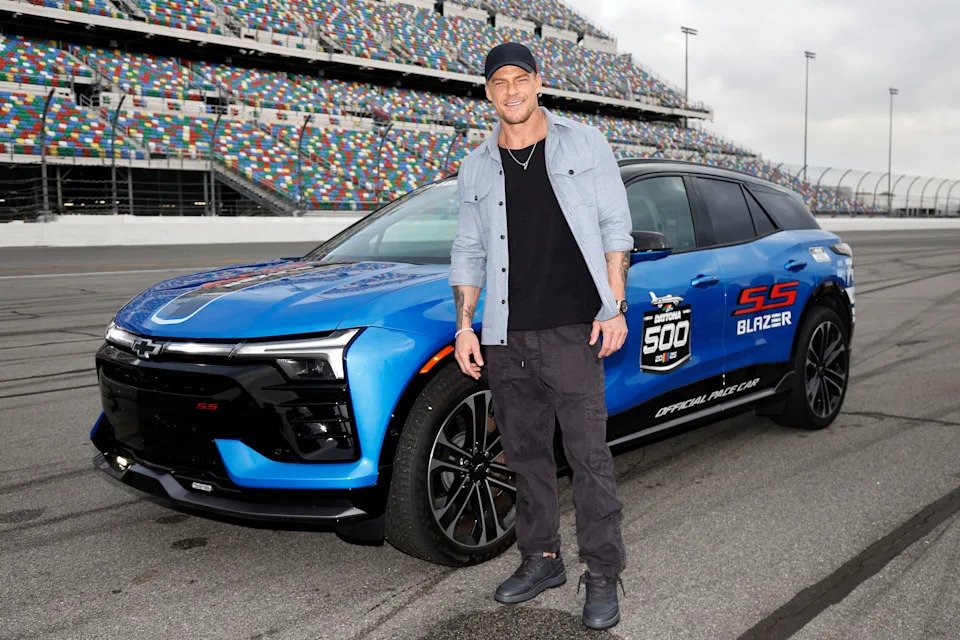 DAYTONA BEACH, FLORIDA - FEBRUARY 16: Honorary pace car driver, Alan Ritchson poses for photos during pace car training prior to the NASCAR Cup Series Daytona 500 at Daytona International Speedway on February 16, 2025 in Daytona Beach, Florida. (Photo by Sean Gardner/Getty Images)