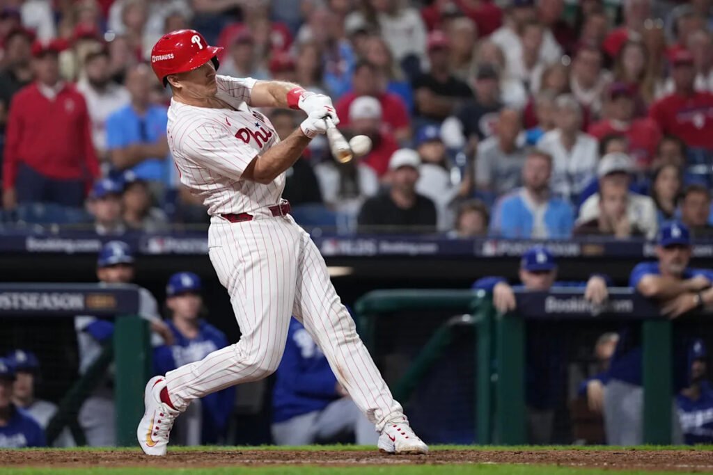 J.T. Realmuto agrees to $45 million, 3-year deal to stay with Phillies, AP source says