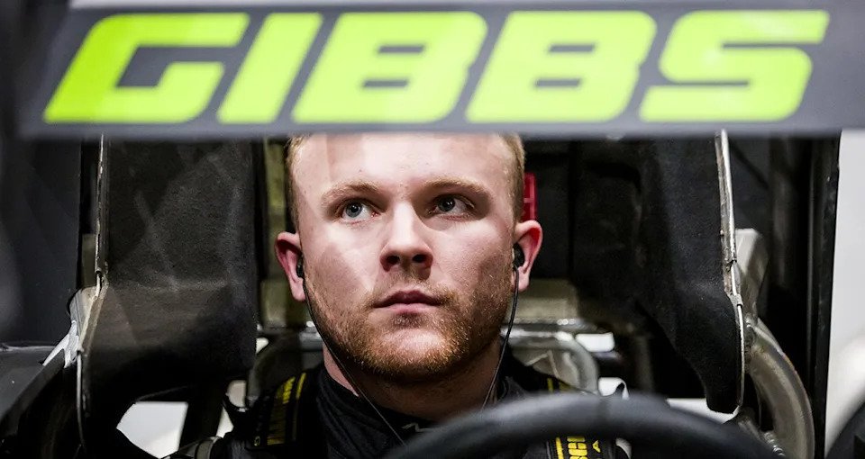 Driver Ty Gibbs preps for the G Mains during the 2025 Chili Bowl Nationals presented by NOS Energy Drink at the Tulsa Expo Raceway in Tulsa, Oklahoma on January 18, 2025. (Shane Bevel/NASCAR)