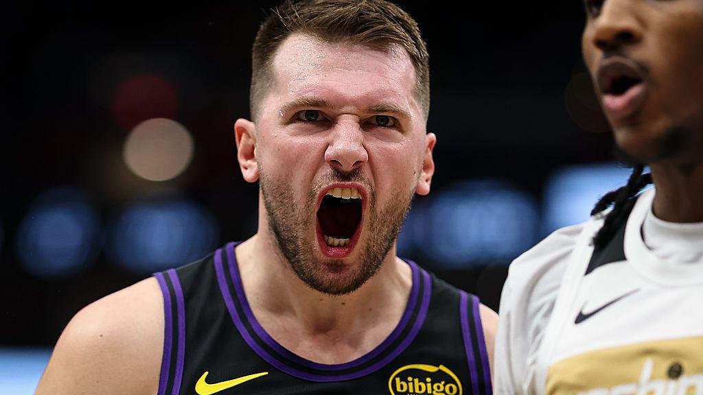Lakers’ Doncic hits triple double in 20 minutes
