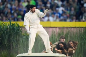 Bad Bunny offered to pay for Puerto Rican star Carlos Correa’s WBC insurance