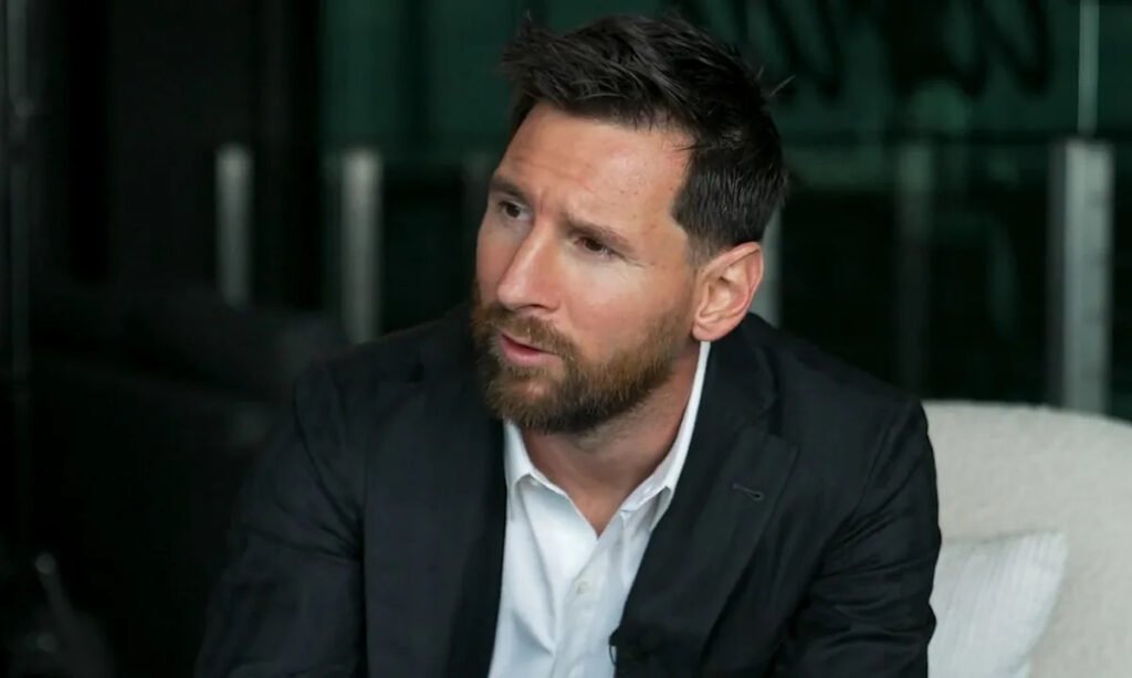 Barcelona presidential candidate unveils Lionel Messi banner – “Can’t wait to see you again”