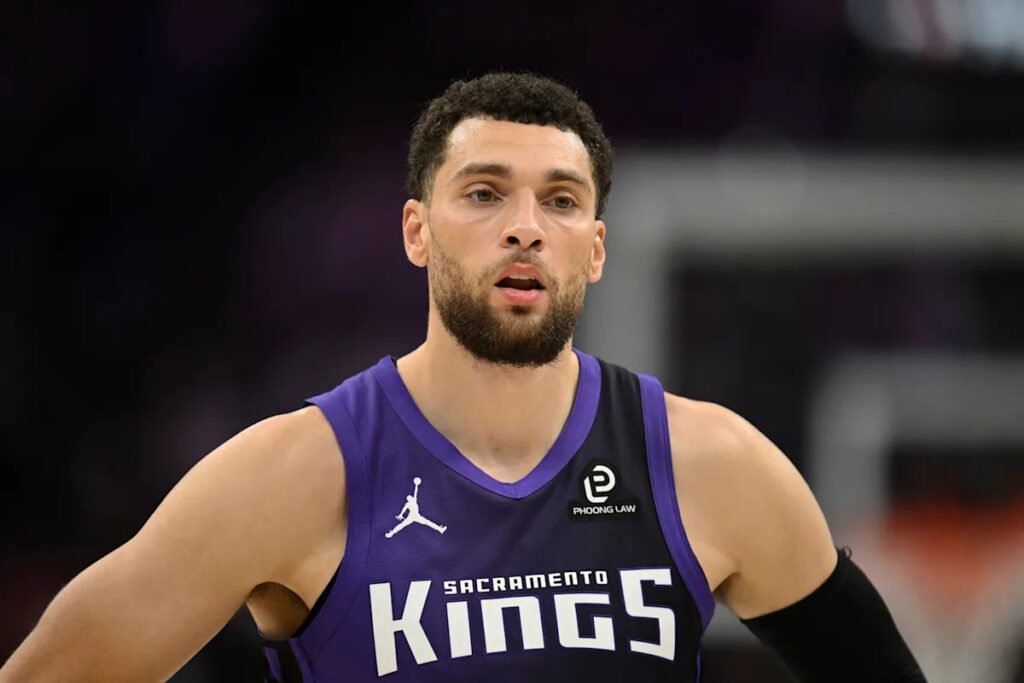 Kings’ Zach LaVine will reportedly undergo season-ending surgery on right hand