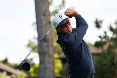 Rickie Fowler’s Pebble Beach hopes sink after back-to-back shots in penalty