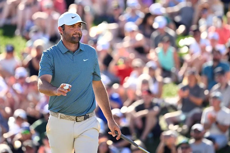 Scottie Scheffler of the United States acknowledges the crowd on the 18th green (Getty Images)