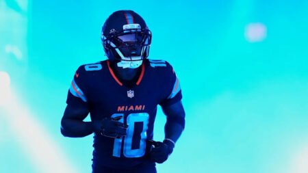 Chiefs are the betting favorites to sign Tyreek Hill