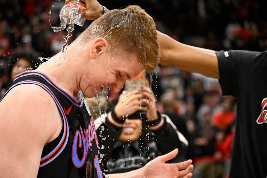 Kevin Huerter headed to Detroit in 4-player, 3-team deal, AP sources say