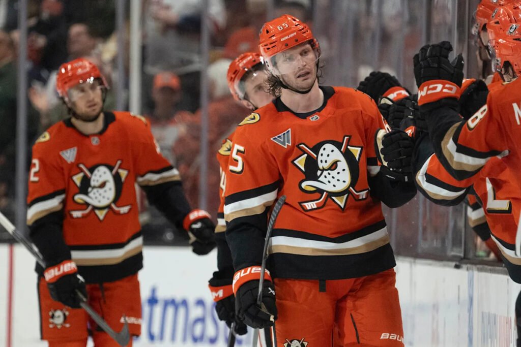 Kreider beats Hellebuyck in OT to lift the Ducks past the Jets, 5-4