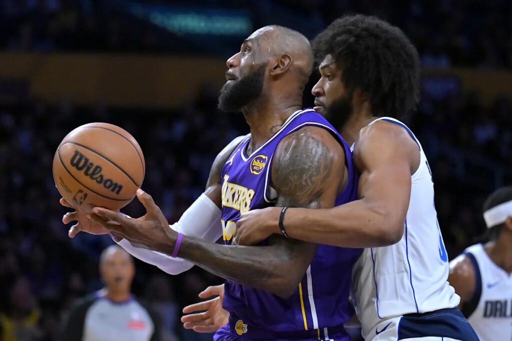 3 things from the Mavericks’ 124-104 loss at the Los Angeles Lakers