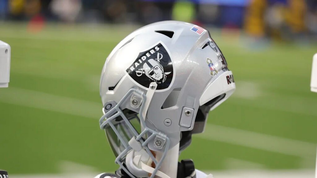 Raiders to retain defensive pass game coordinator Joe Woods
