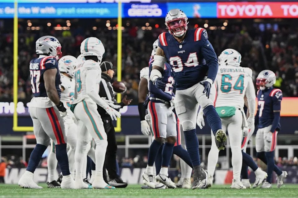 Cory Durden reacts during the Patriots’ Jan. 4 game against the Dolphins. Imagn Images