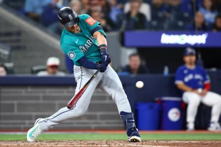 Mariners re-sign C Mitch Garver to minor league deal