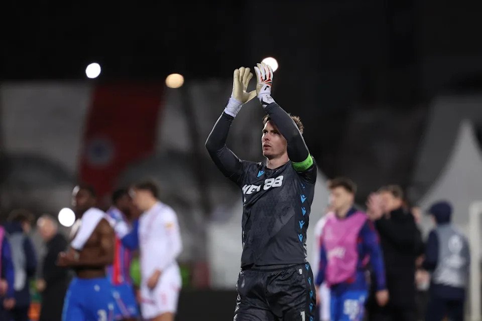Crystal Palace’s goalkeeper Dean Henderson applauds the travelling fans at the end (Armin Durgut/AP)