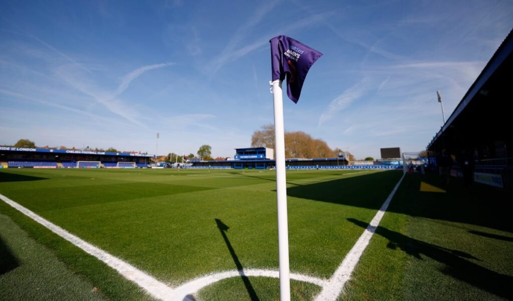 Chelsea record routine home victory against improving Liverpool