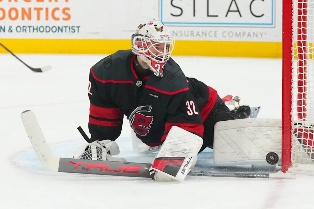 Former Panthers Goaltender Signs Extension With Hurricanes