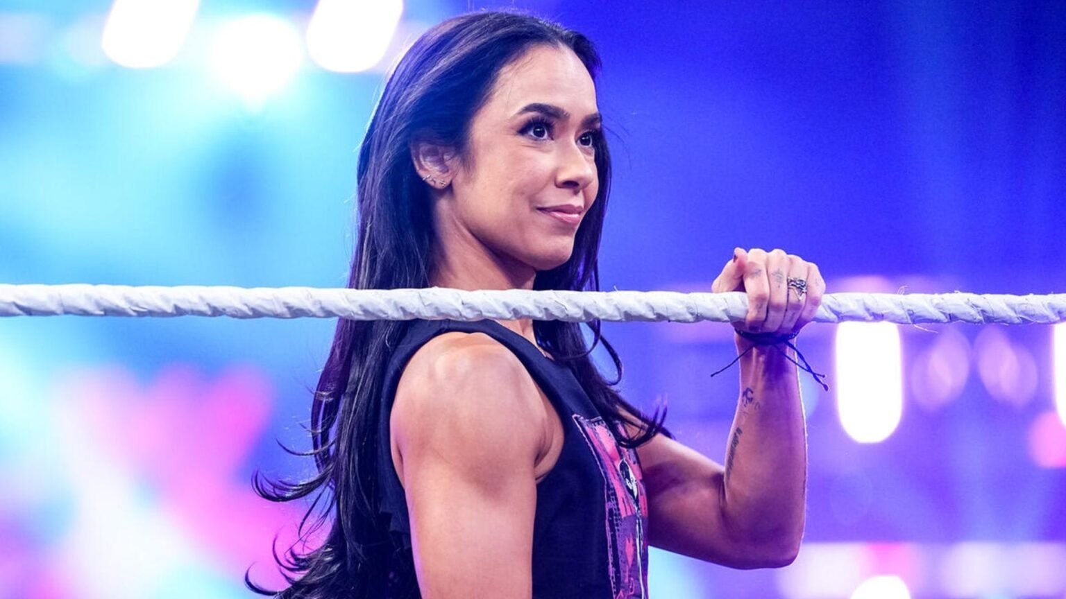 Wrestling veteran fires shots at AJ Lee before Elimination Chamber: “She really isn’t that good”