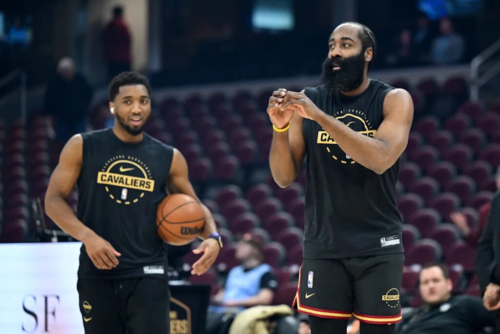 Cavs add star guard to injury report with broken finger