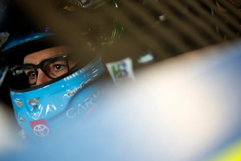 Jimmie Johnson seeks Daytona 500 glory as a last link to bygone era