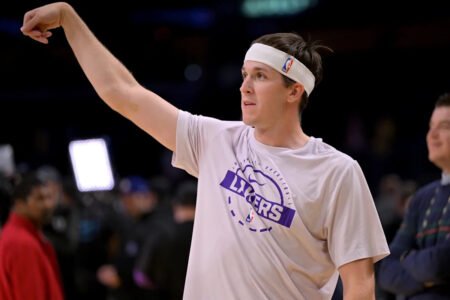 Austin Reaves returns to Lakers lineup from calf strain