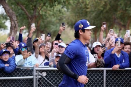 Photos: Shohei Ohtani and other Dodgers stars work out at spring training