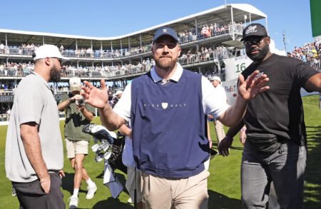 Chiefs TE Travis Kelce turns heads with golf shot at WM Phoenix Open