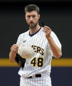 Cubs BCB After Dark: Should coaches call pitches?