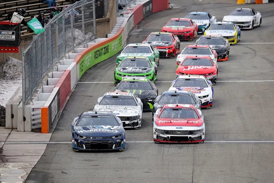 Josh Berry and Michael McDowell lead the field the green flag