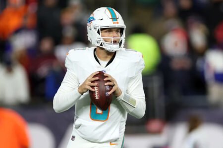 Saints sign former Dolphins QB Zach Wilson
