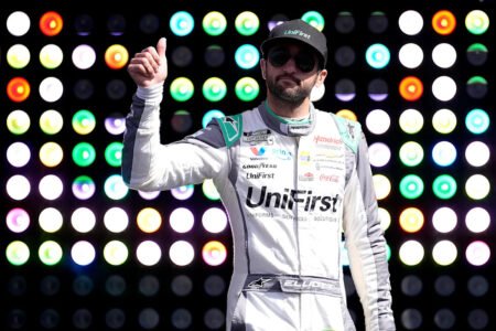 Who won the NASCAR Cup Martinsville race? Winner is Chase Elliott, plus full results