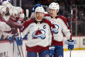 Weekly Cupcakes: Landeskog is back in action