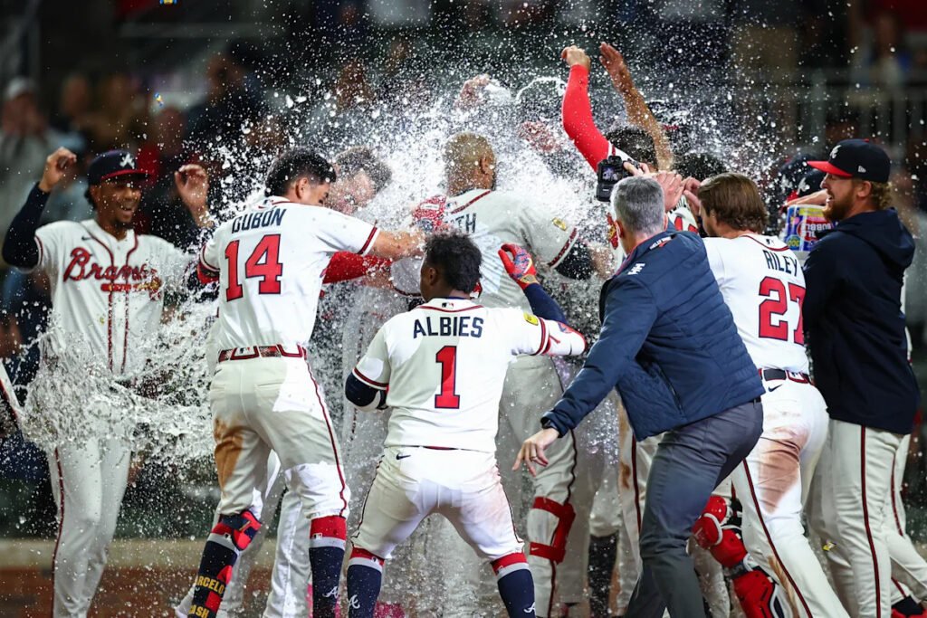 Less than 2 weeks after his mother’s death, Dominic Smith delivers a historic Braves walk-off