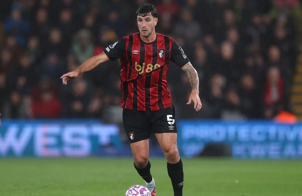 Premier League defender waiting on Barcelona contract offer