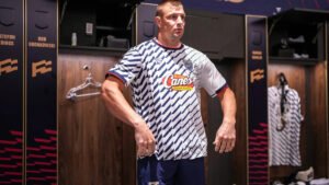 Rob Gronkowski suffers hamstring injury in flag football debut