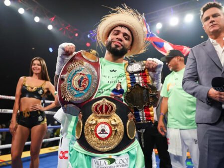 Oscar Collazo makes Jesus Haro quit in one-sided WBA, WBO title defense