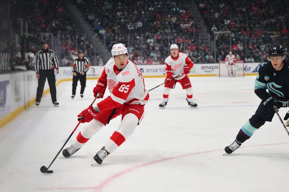 Penguins Acquire Big Forward From Red Wings