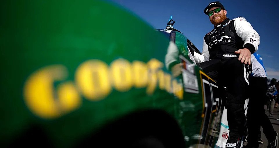 Chris Buescher loads into the No. 17 Ford for practice and qualifying at Las Vegas Motor Speedway