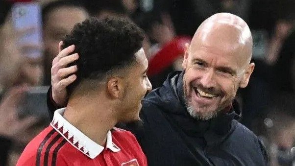 Erik ten Hag puts his hand on the back of Jadon Sancho's head