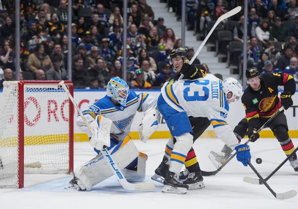 Blues beat the NHL-worst Canucks 3-1 to end 2-game losing streak