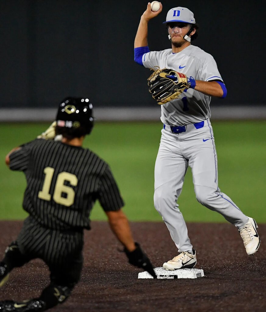 Brewers win fourth straight in 6-3 victory over Mariners