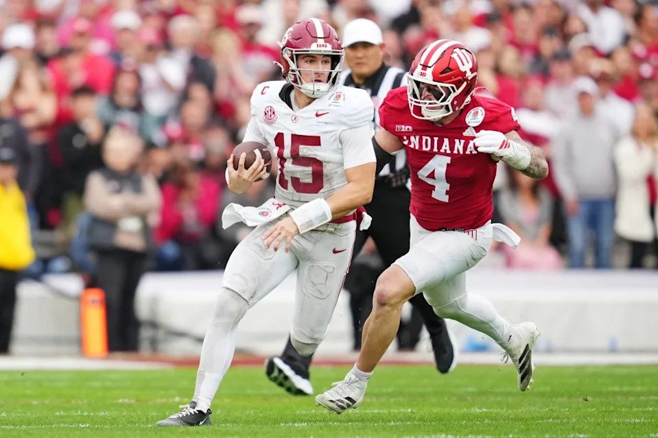 Simpson runs the ball against Indiana during the college quarter finals at Rose Bowl Stadium, Jan. 1. Getty Images