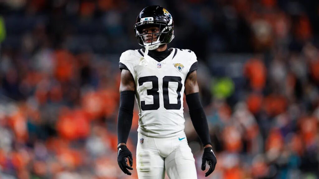 Jaguars agree to three-year deal with Montaric Brown