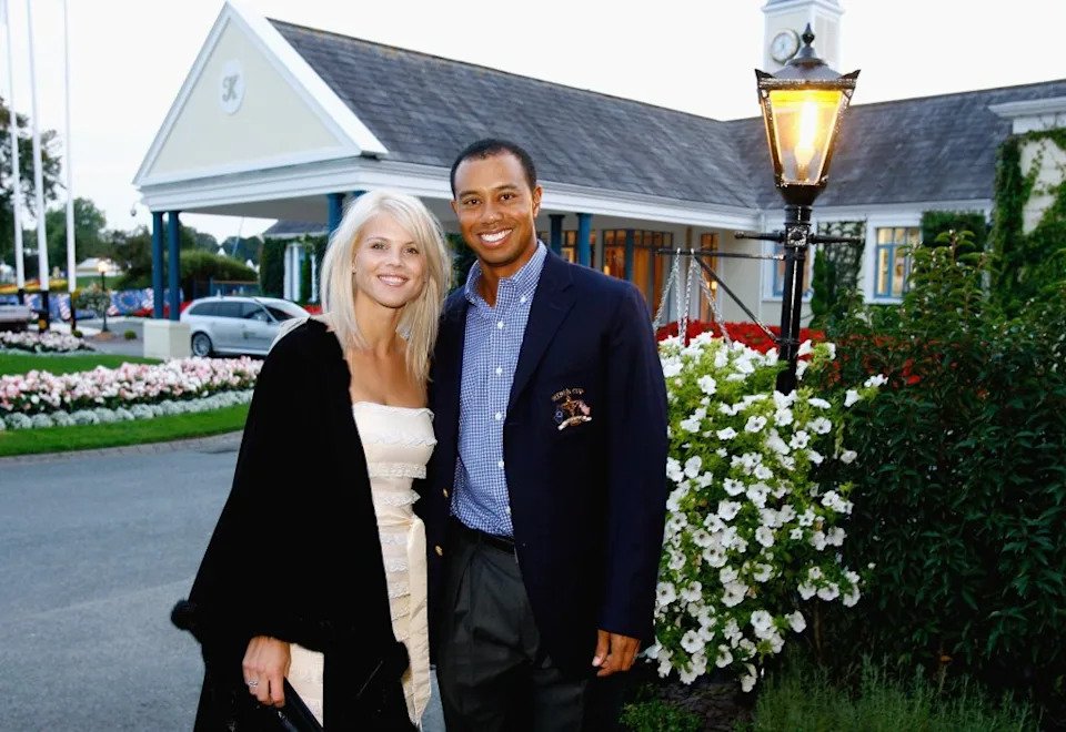 Elin Nordegren (l.) and Tiger Woods (r.) in 2006. Getty Images