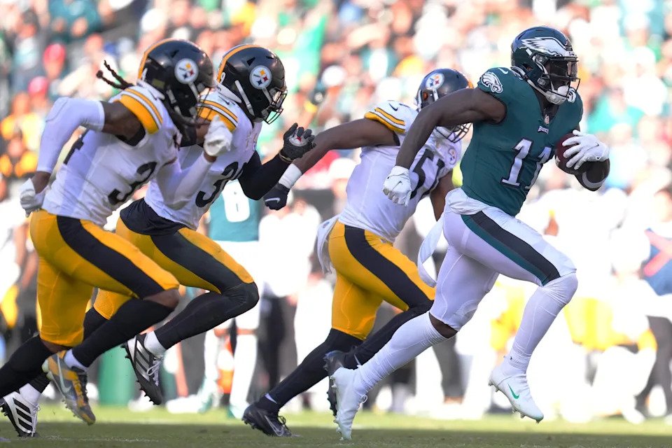 PHILADELPHIA, PENNSYLVANIA - OCTOBER 30: A.J. Brown #11 of the Philadelphia Eagles runs with the ball after a catch in the fourth quarter of a game against the Pittsburgh Steelers at Lincoln Financial Field on October 30, 2022 in Philadelphia, Pennsylvania. (Photo by Mitchell Leff/Getty Images)