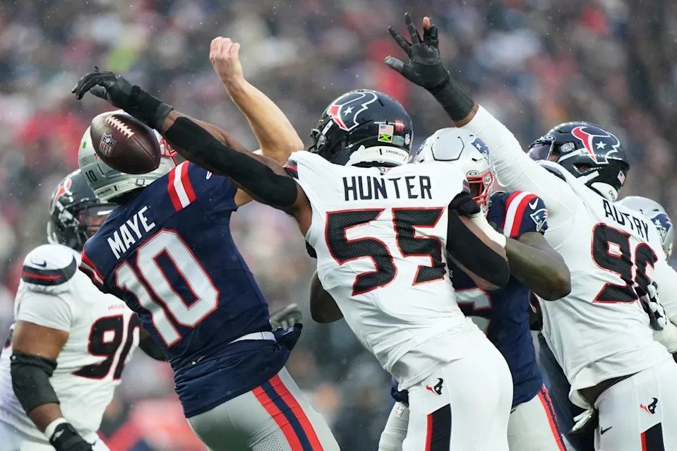 Danielle Hunter (55) sacks and forces Drake Maye to fumble, which the Patriots recovered, during the first half of the Texans’ AFC divisional round loss on Jan. 18, 2026, in Foxborough, Mass. AP