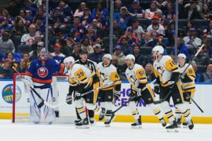 Anthony Mantha and the Penguins blitz the Islanders 8-3 to win a big game in the East playoff race