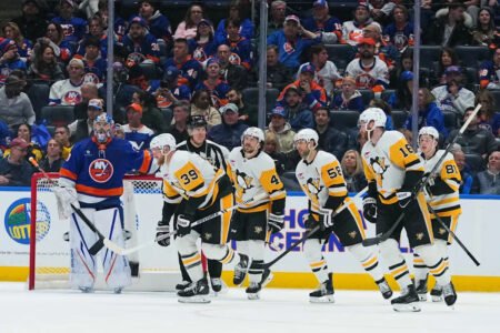 Anthony Mantha and the Penguins blitz the Islanders 8-3 to win a big game in the East playoff race