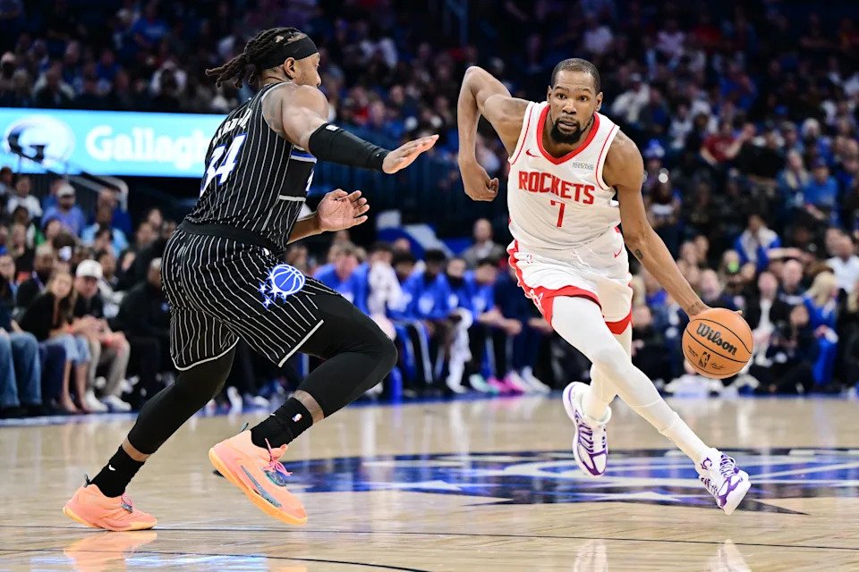 ORLANDO, FLORIDA - FEBRUARY 26: Kevin Durant #7 of the Houston Rockets goes to the basket against Wendell Carter Jr. #34 of the Orlando Magic during the second half of the game at Kia Center on February 26, 2026 in Orlando, Florida. NOTE TO USER: User expressly acknowledges and agrees that, by downloading and or using this photograph, User is consenting to the terms and conditions of the Getty Images License Agreement. (Photo by Julio Aguilar/Getty Images)