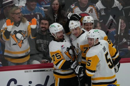 Malkin gets 2 goals in his return from suspension as the Penguins beat the NHL-leading Avalanche 7-2