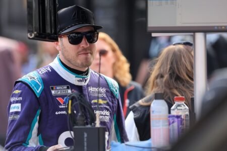 Kevin Harvick says Alex Bowman needs to win to keep Hendrick job