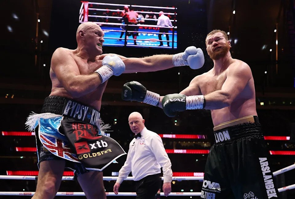 Fury went the distance with Makhmudov but was always a step or two ahead (Getty)